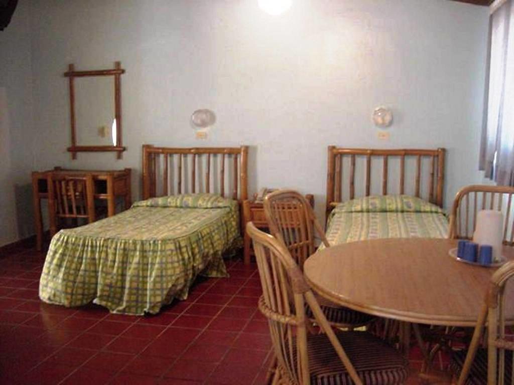Hotel Caribe Barahona Экстерьер фото