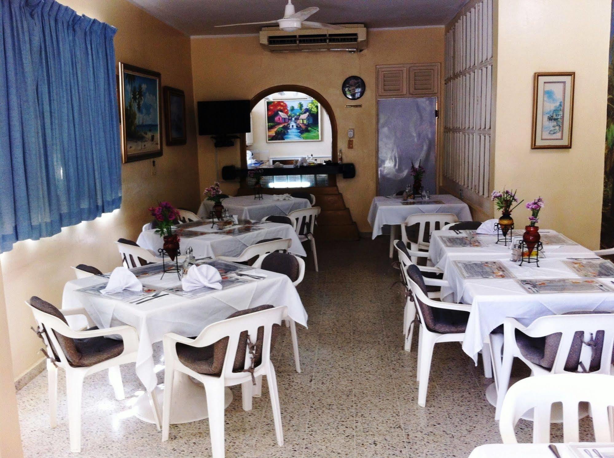 Hotel Caribe Barahona Экстерьер фото
