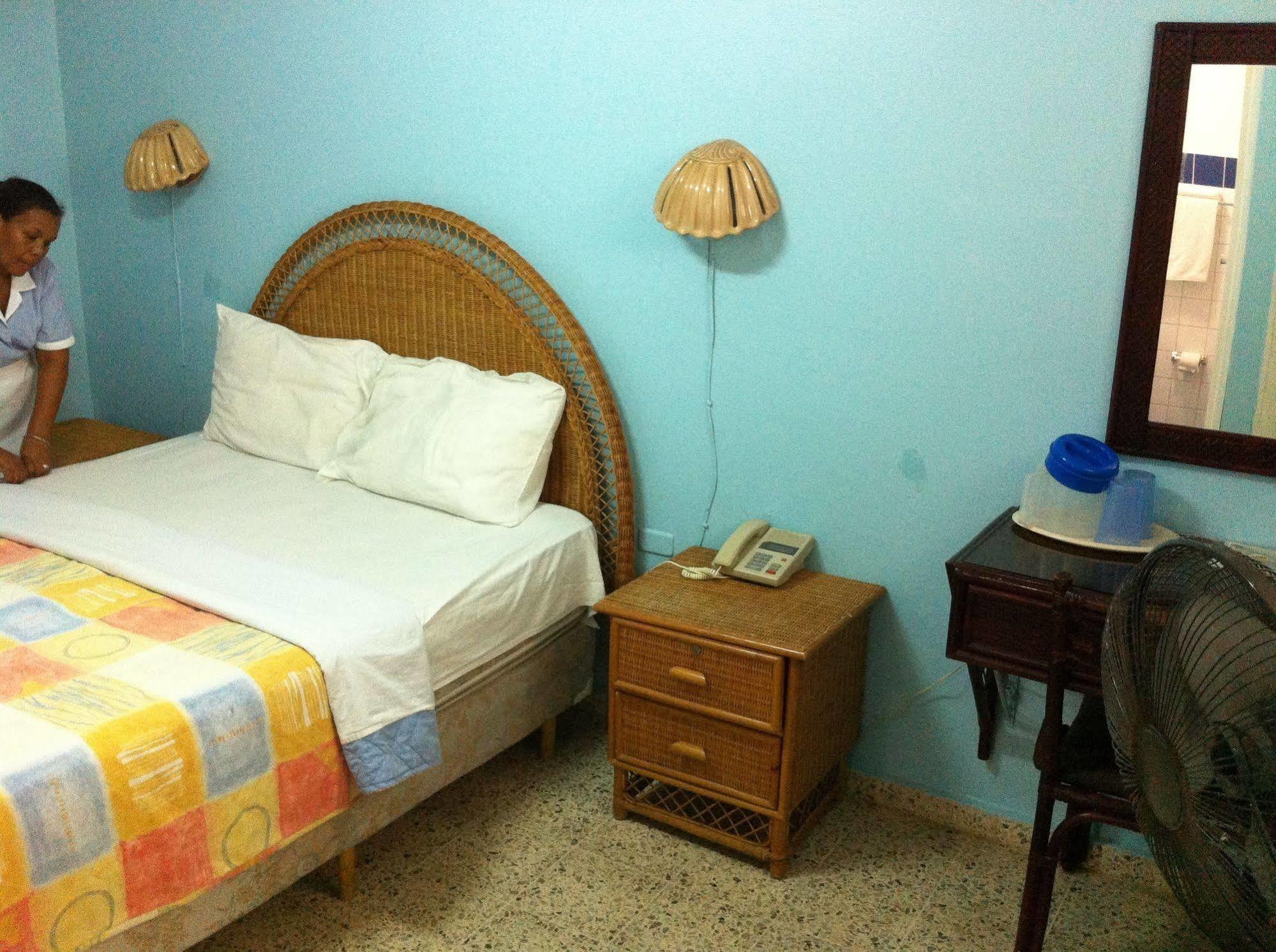 Hotel Caribe Barahona Экстерьер фото