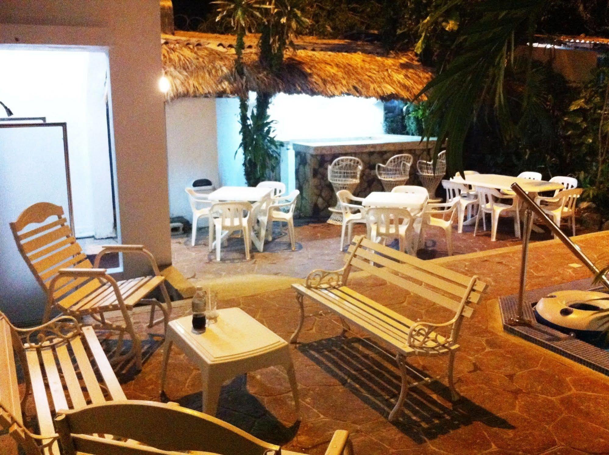 Hotel Caribe Barahona Экстерьер фото